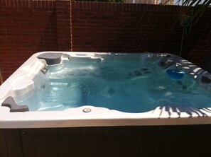 Bain à remous extérieur