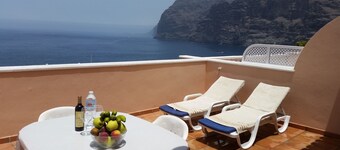 SUPERB APARTMENT WITH SPECTACULAR CLIFF SUN TERRACE AND SEA VIEWS boasting.