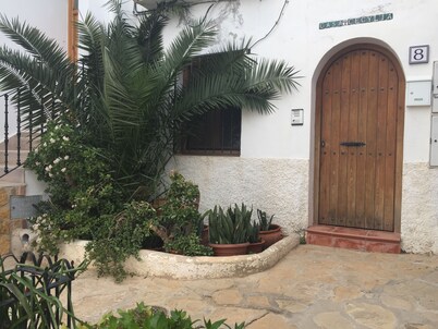 Beautifully refurbished 2 bedrooms apartment, with pueblo and sea views