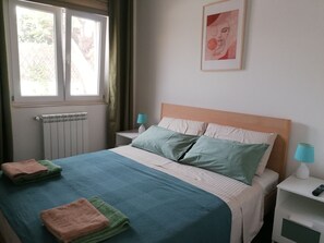 3 bedrooms, iron/ironing board, travel cot, free WiFi