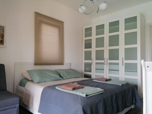 3 bedrooms, iron/ironing board, travel cot, free WiFi