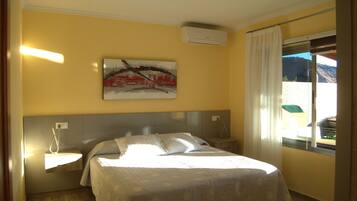 3 slaapkamers, een kluis op de kamer, een strijkplank/strijkijzer, wifi