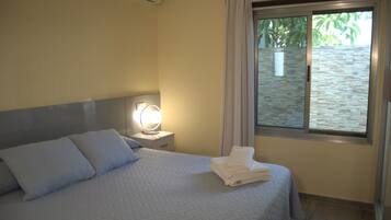 3 chambres, coffres-forts dans les chambres, fer et planche Ă repasser