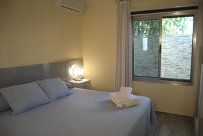 3 chambres, coffres-forts dans les chambres, fer et planche Ă repasser