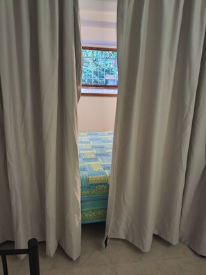 3 bedrooms, iron/ironing board, bed sheets