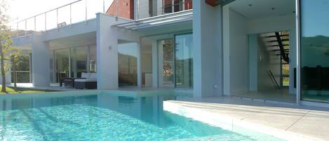 Piscina externa, piscina aquecida