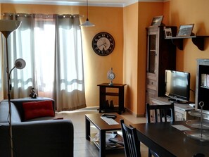 TV, books - Miguelangelo large family apartment. (Los Llanos de Aridane)
