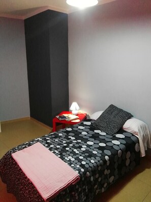 3 chambres, bureau, fer et planche à repasser, Wi-Fi gratuit