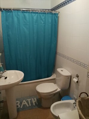 Hair dryer, towels, soap, shampoo - Miguelangelo large family apartment. (Los Llanos de Aridane)