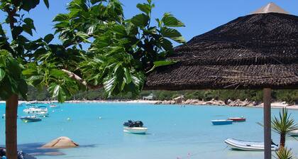 Mini-Villa mit Meerblick, 5 Minuten zu den Stränden von Santa Giulia