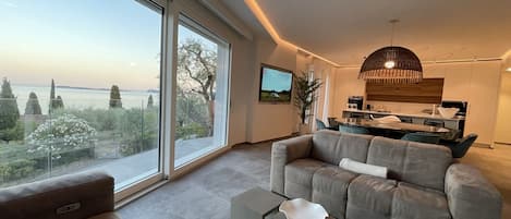 Smart TV, DVD player