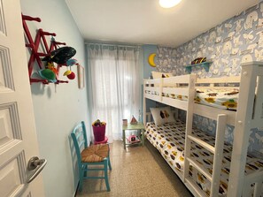 3 bedrooms, in-room safe, iron/ironing board, free WiFi