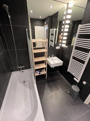 Bathtub