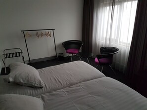 Comfort Twin Room | In-room safe, individually furnished, soundproofing, iron/ironing board