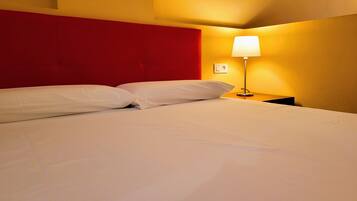 1 chambre, fer et planche Ă  repasser, Wi-Fi gratuit, draps fournis