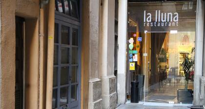 Huoneisto 2 hengelle La Ramblan ja Plaza Catalunyan vieressä