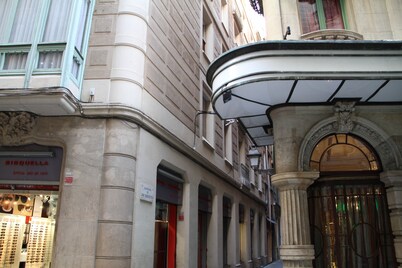 Apartment for 2 people close to La Rambla and Plaza Catalunya