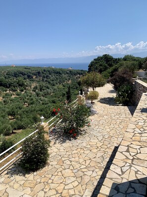 Property grounds - Long-term vacation in winter-heating + fireplace 28+days period 1.12.-1.4. 50% discount (Koroni)