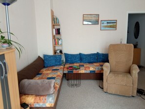 TV, ping pong, books, stereo