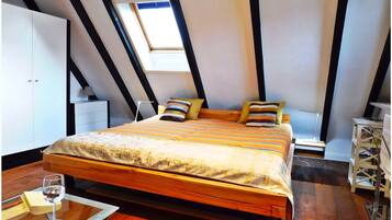 3 bedrooms, iron/ironing board, travel crib, free WiFi