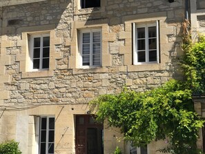 Exterior detail - The Périgord houses on the abbey side  (Terrasson-Lavilledieu)