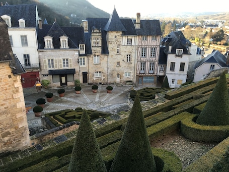 Extérieur. Les Maisons du Périgord côté abbaye