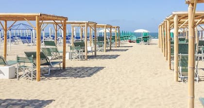 "LIBECCIO" Wohnung mit Blick auf das Meer mit privater Garage und WiFi im zentralen Bereich
