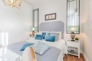 2 Schlafzimmer, Schreibtisch, Bügeleisen/Bügelbrett, Reisekinderbett