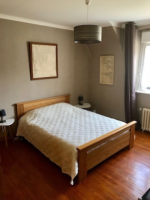 4 bedrooms, iron/ironing board, travel cot, free WiFi