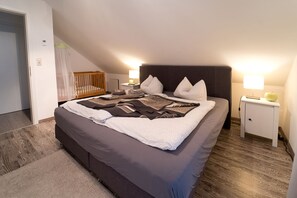 1 bedroom, in-room safe, iron/ironing board, free WiFi