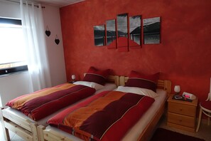 2 bedrooms, in-room safe, iron/ironing board, free WiFi