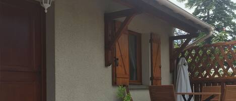 تناول الطعام بالخارج