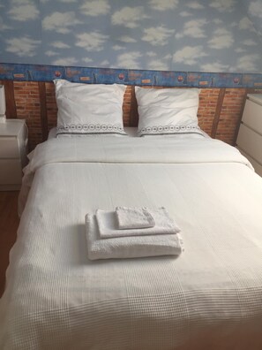 5 chambres, fer et planche Ă repasser, Wi-Fi, draps fournis