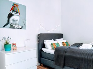 2 bedrooms, desk, free WiFi, bed sheets