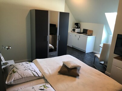 Apartamento vacacional de nueva construcción en un moderno estilo rústico. 10 minutos en bicicleta a la playa 
