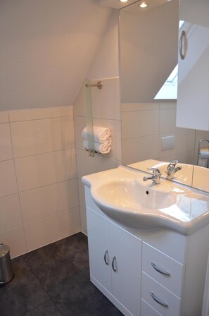 Dusche, Handtücher, Seife, Toilettenpapier