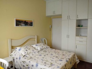 1 chambre, fer et planche à repasser, Wi-Fi, draps fournis