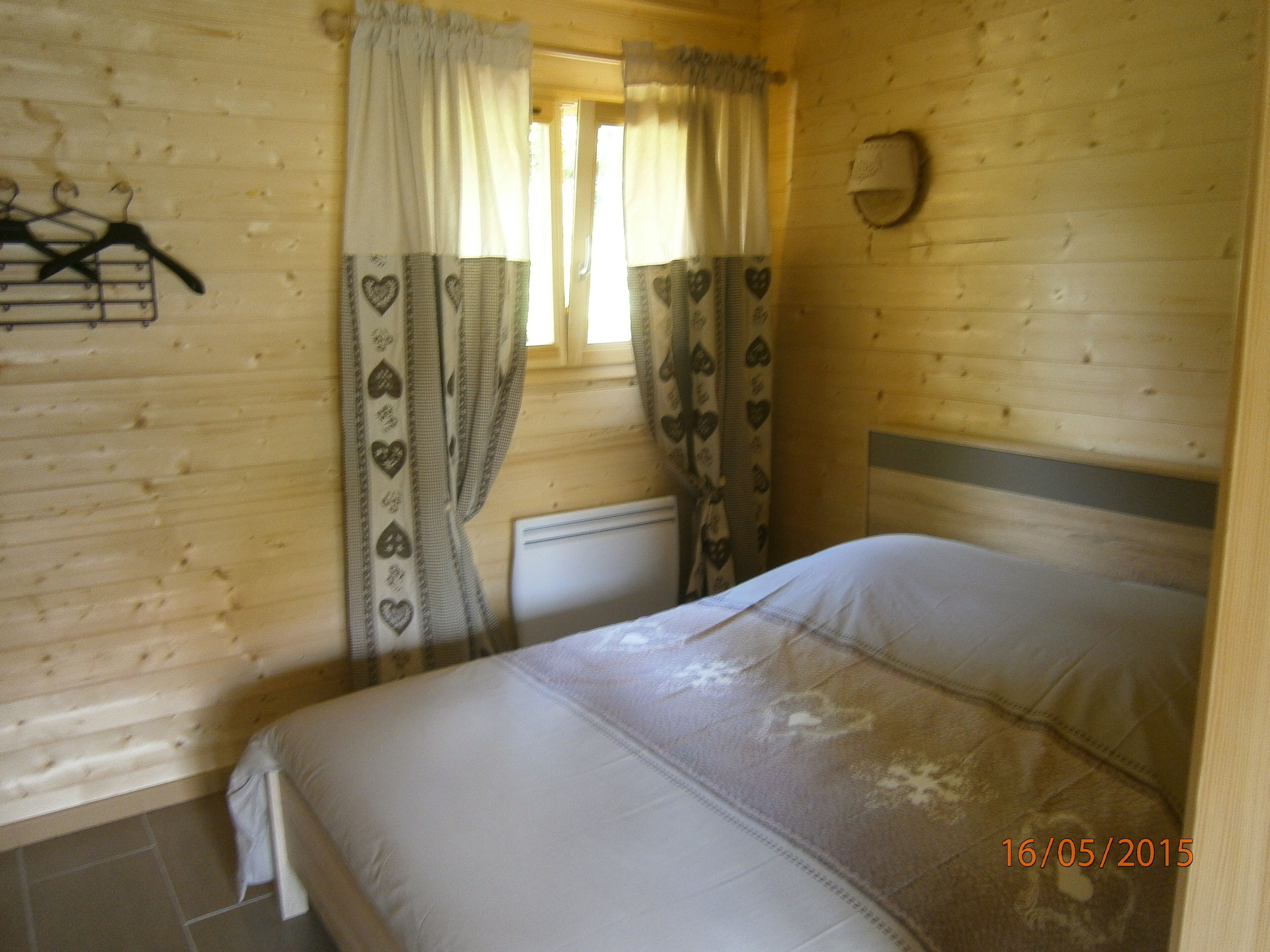 2 間睡房、熨斗/熨衫板