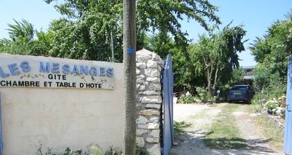 CHAMBRES, GÎTE ET TABLES D’HÔTES LES MÉSANGES