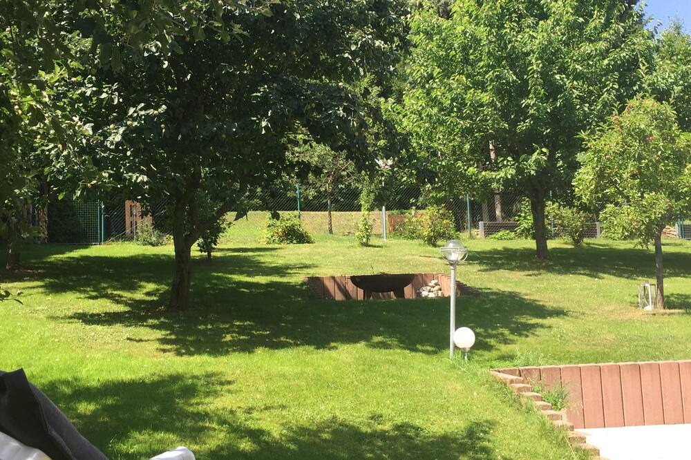 quiet and family-friendly accommodation in the countryside near Jena for 2-4 persons