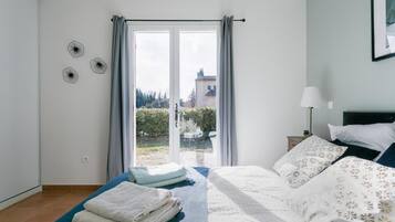 6 slaapkamers, een bureau, een strijkplank/strijkijzer, gratis wifi