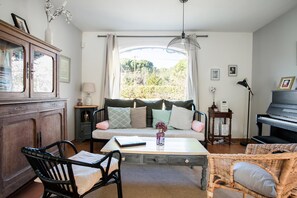 Fernseher, Kamin, DVD-Player, Tischtennisplatte