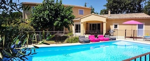 Piscina all'aperto, una piscina riscaldata