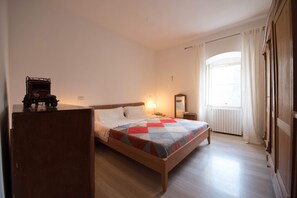 4 bedrooms, iron/ironing board, travel cot, free WiFi