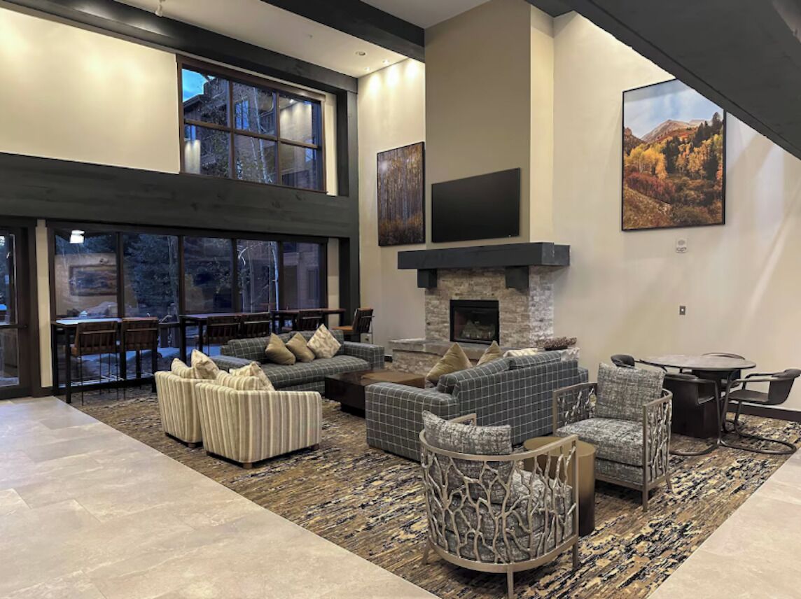 TV, fireplace, DVD player, books