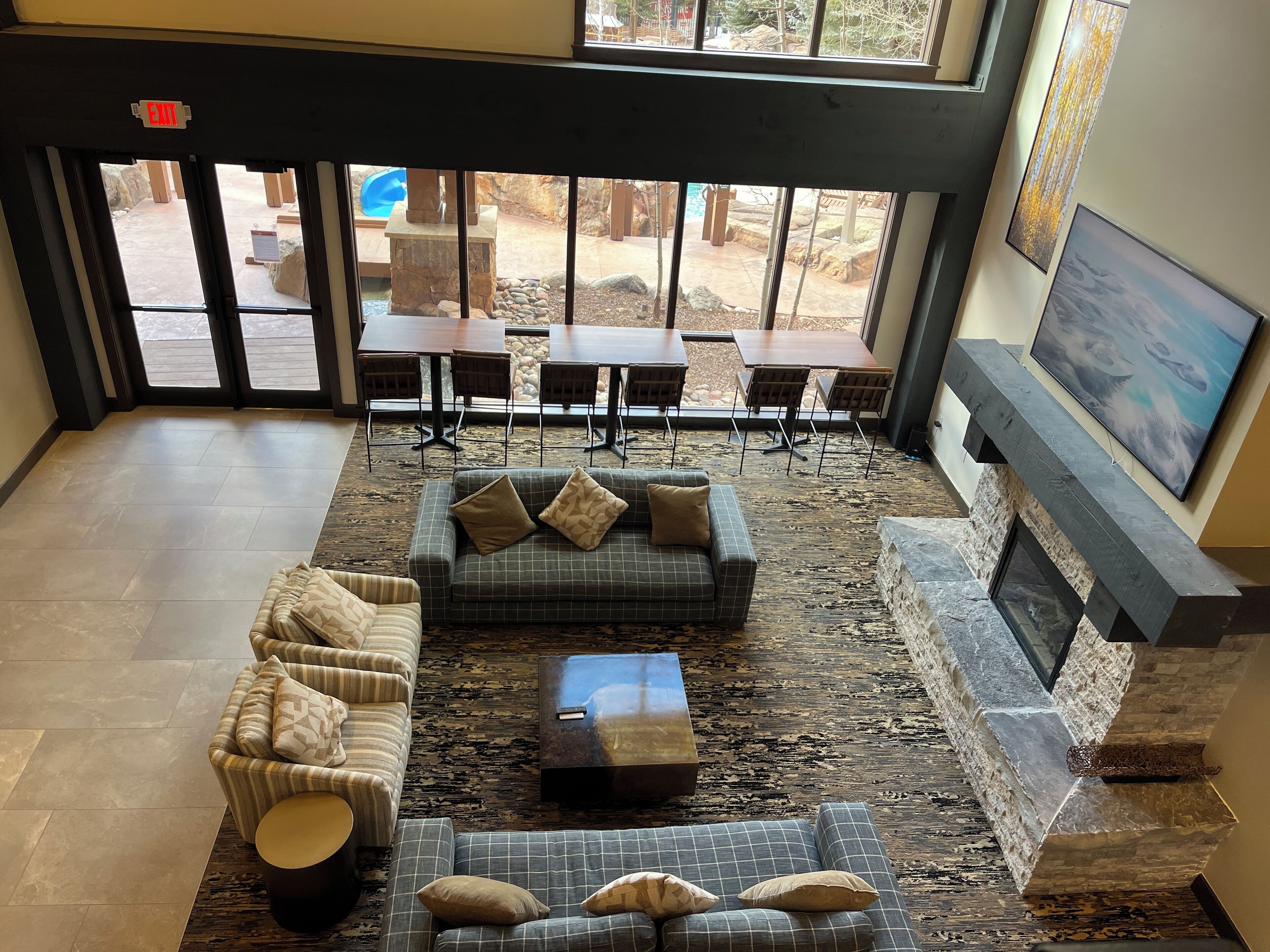 TV, fireplace, DVD player, books