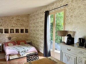 Fer et planche à repasser, Wi-Fi gratuit, draps fournis