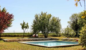 Alberca al aire libre y alberca climatizada