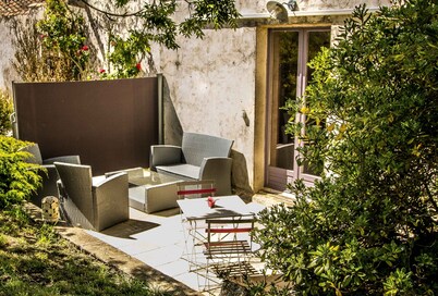 Gîte "Ile d'Aix" with shared 7x7m swimming pool, 20 minutes from the beach