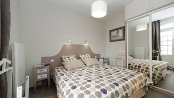 2 slaapkamers, een strijkplank/strijkijzer, gratis wifi, beddengoed